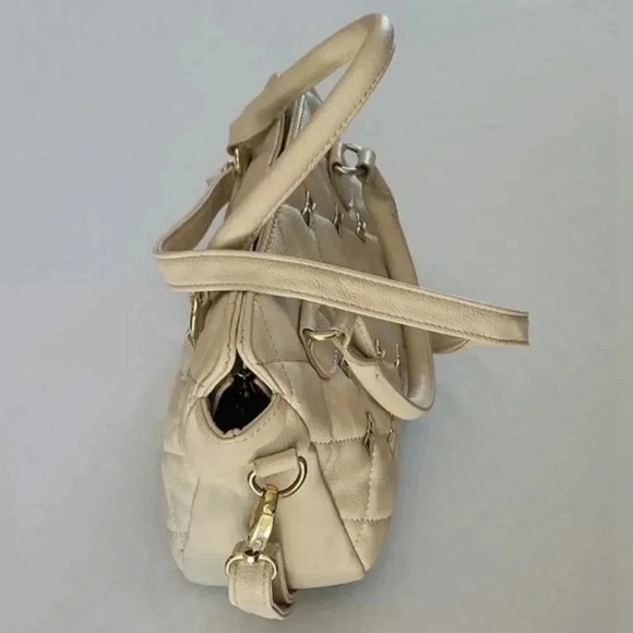 Betsey Johnson 2010s Quilted Bow Cream Crossbody Satchel Pink Lining - Picture 4 of 16